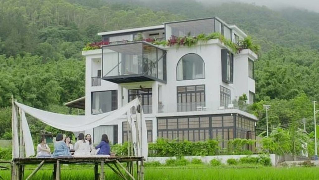 This stunning house 70km outside Guangzhou is now home to seven friends who bought and renovated the property, so they would always have somewhere to live together. Photo: Yitiao