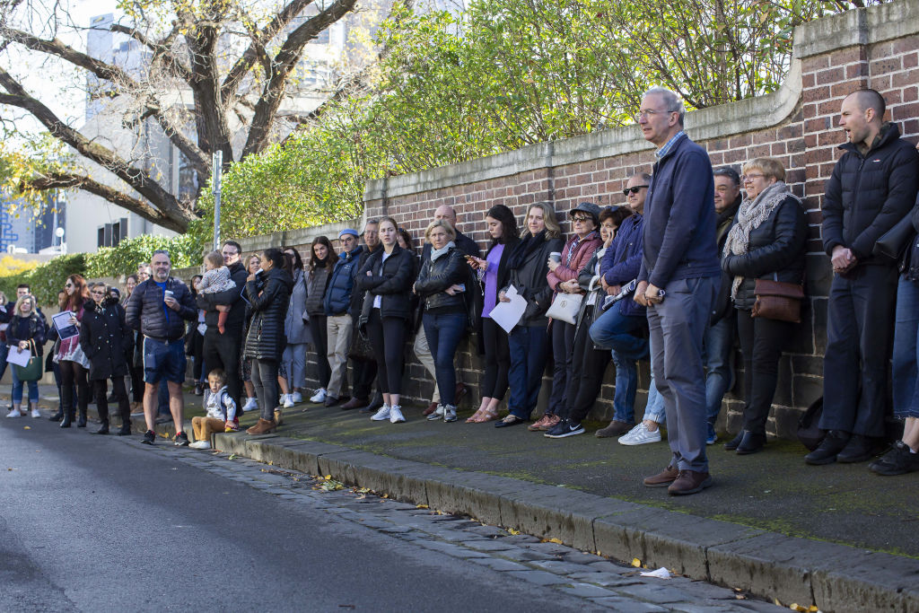 The East Melbourne unit drew a strong crowd. Photo: Stephen McKenzie