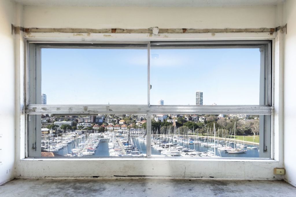 Ready for renovation, it has views of the water and Rushcutters Bay Park.