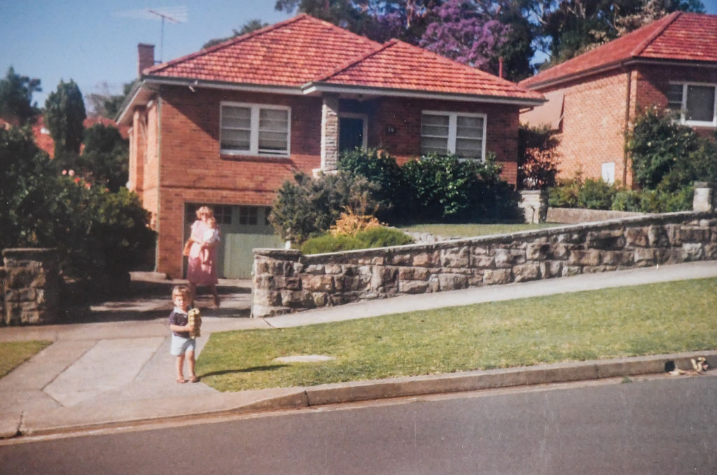 Inge Ferenci in 1985 with her 2 young children just after they had decided to buy their new home. Photo: Peter Rae