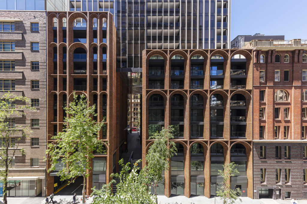 Koichi_Takada_Architects_beautiful_arched_brick_podium_relates_to_it_s_neighbour._Pix_Tom_Ferguson_Photography_qydt0p