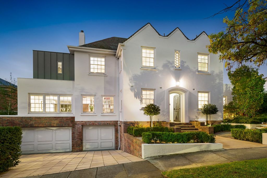 Toorak house sells $400,000 above reserve in weekend of strong auctions