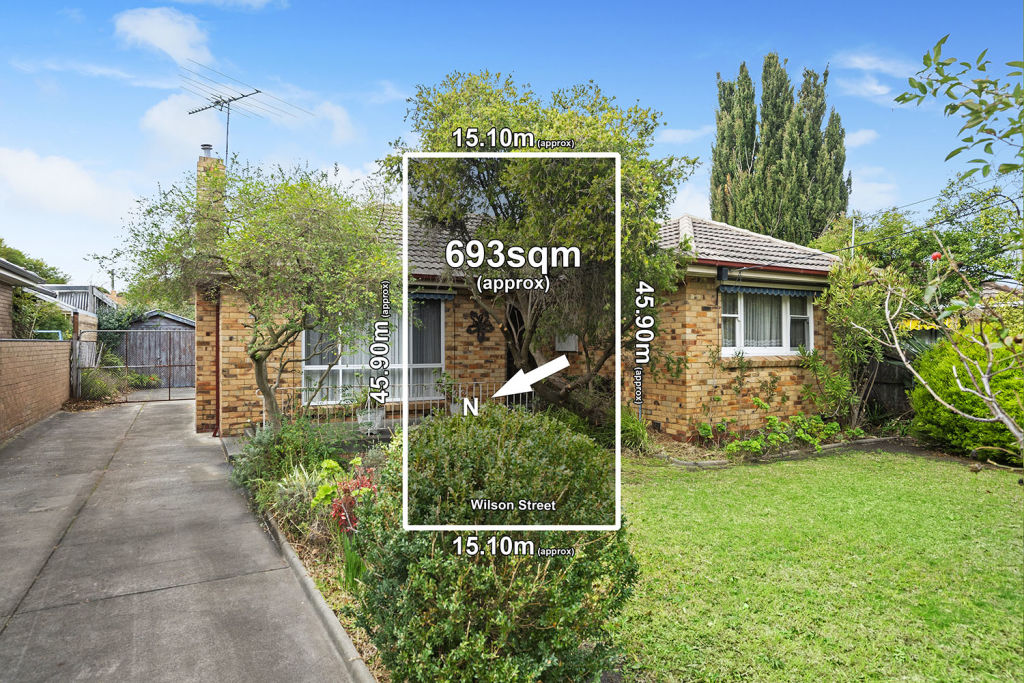 200 people saw a house at 138 Wilson Street, Cheltenham, sell for $1.05 million. Photo: Ray White