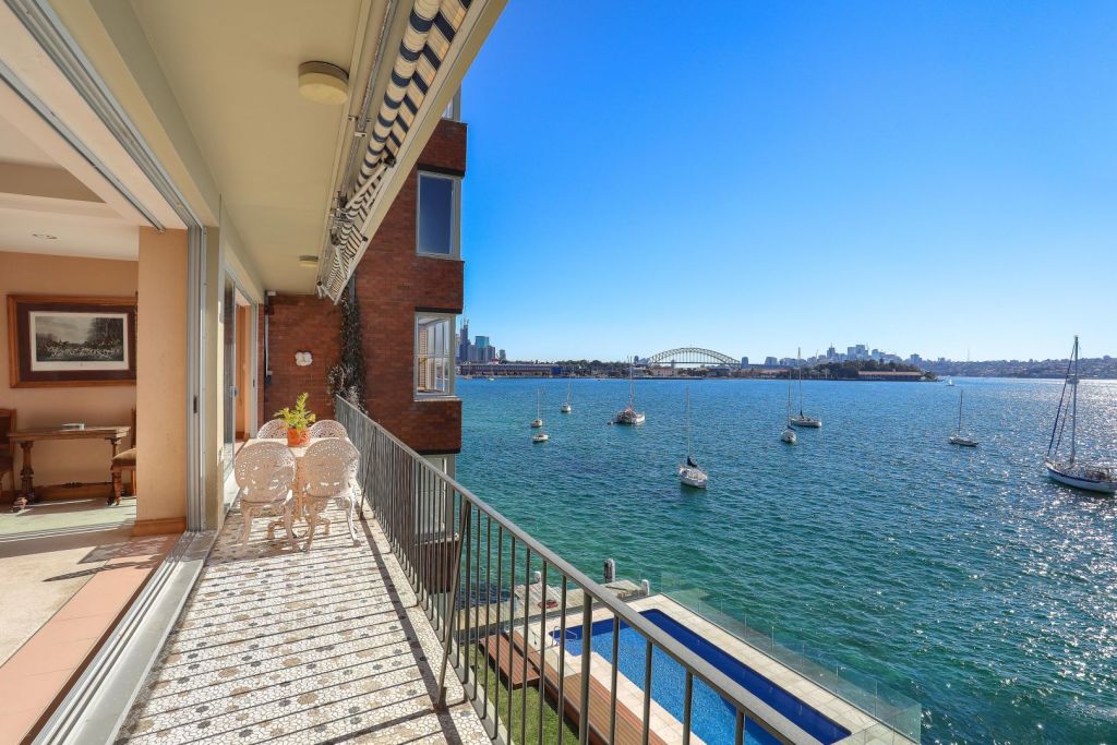 Art dealer and prestige home collector Steve Nasteski buys $7.5m Darling Point apartment