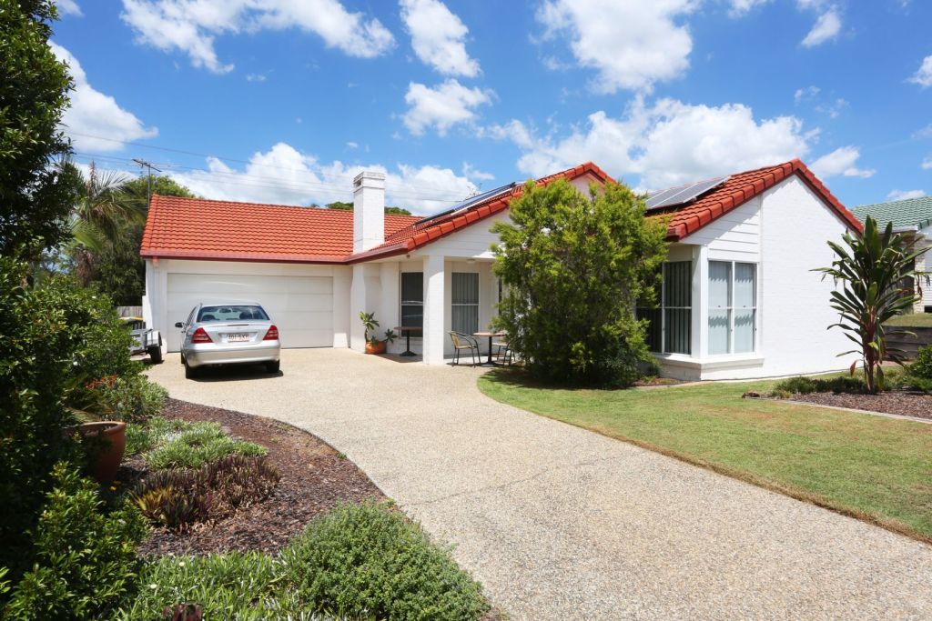 68 Blue Grass Crescent, Eight Mile Plains. Photo: RE/MAX Community Realty
