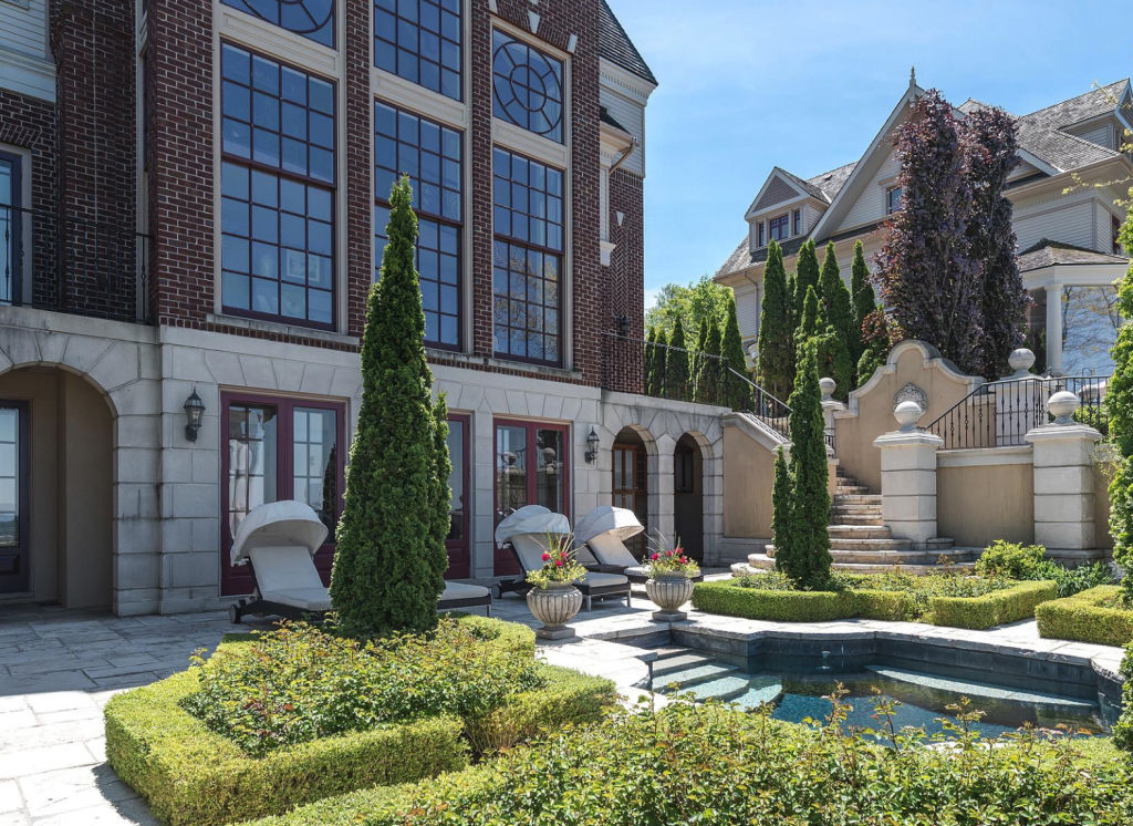 A Queen Anne-inspired residence by Lake Ontario. Photo: Sotheby's International Realty Canada