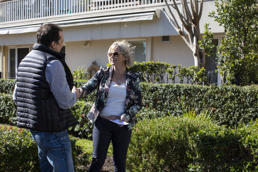 The winning bidder shakes hands with his buyers' advocate.  Photo: Stephen McKenzie