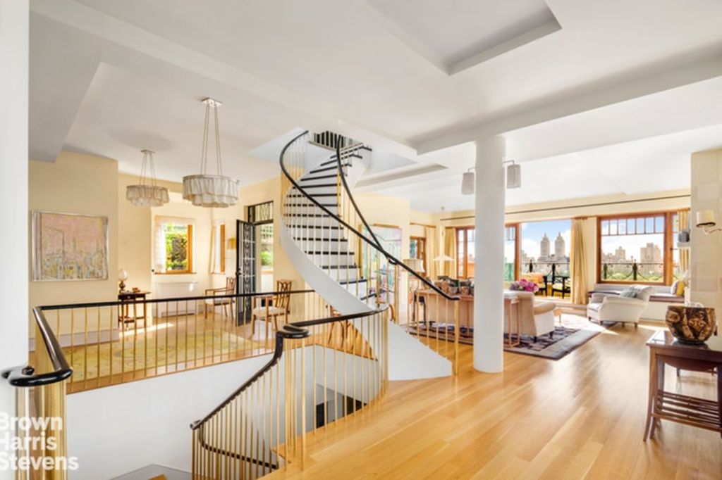 Bette Midler confronts a family reality and lists her palatial NYC pad