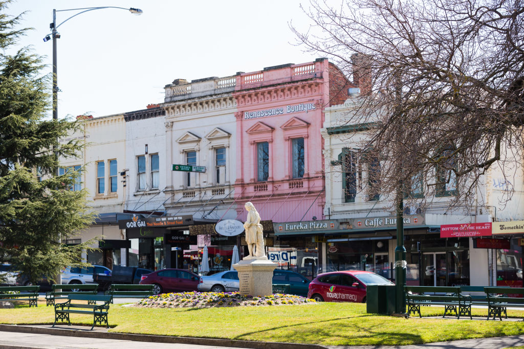 Busy Sturt Street.  Photo: Greg Briggs