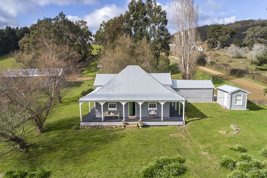 9 Britcliffes Road, Geeveston TAS. Photo: Supplied