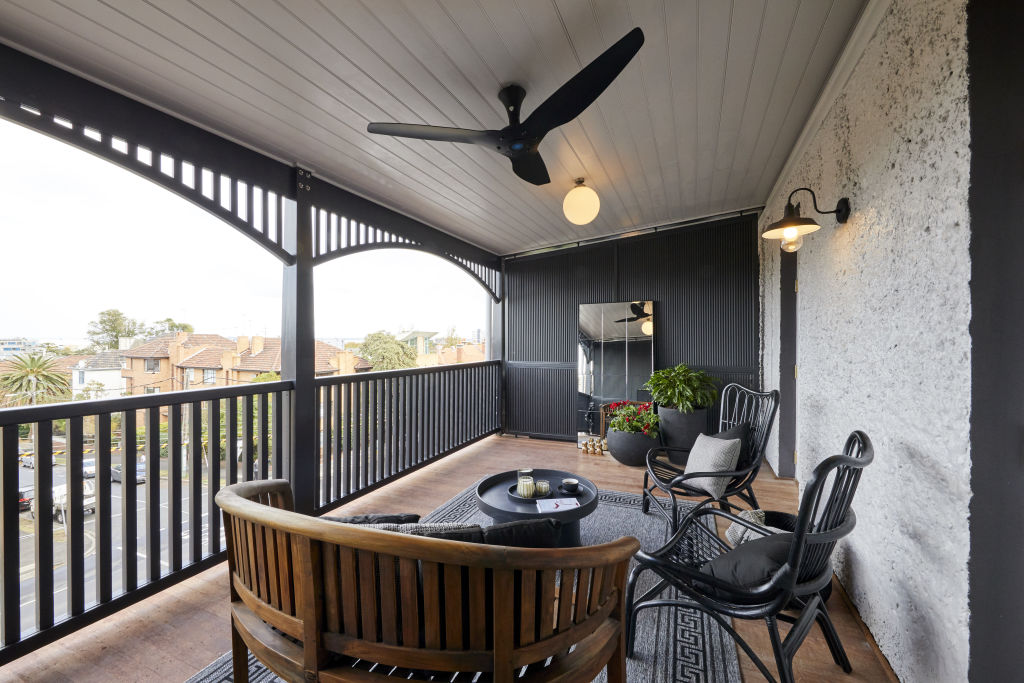 El’ise and Matt’s verandah is far too simplistic, says Li. Photo: Channel Nine