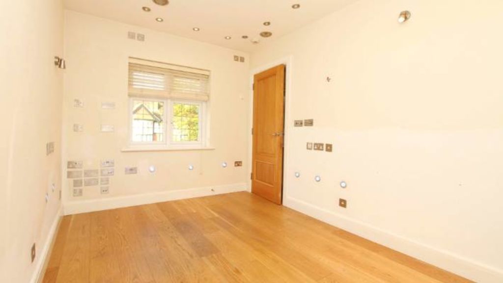 The real estate listing states the house has "an array of modern inclusions," but makes no explicit reference to excessive power points. Photo: ANDREW PEARCE ESTATE AGENTS AND