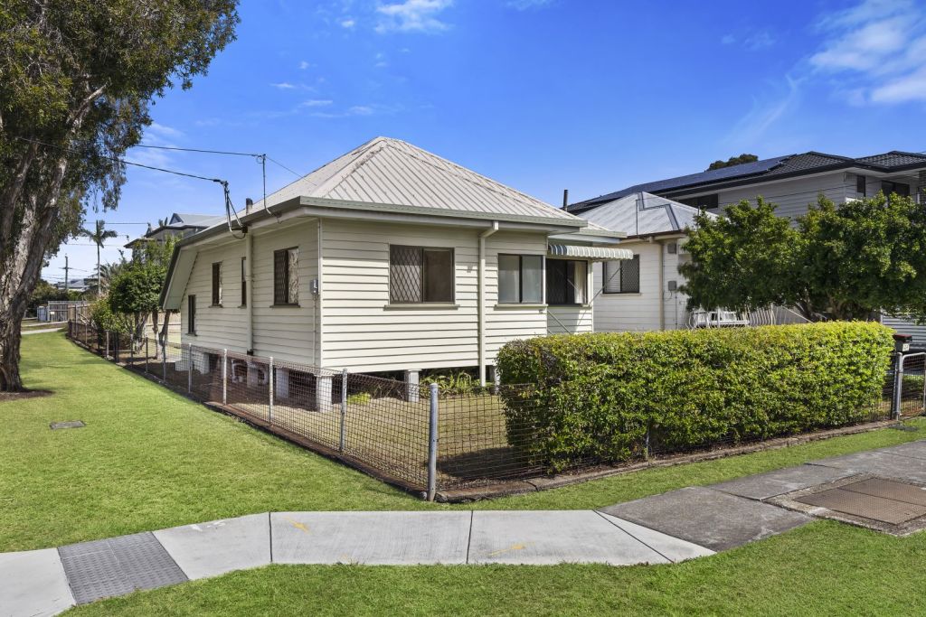 'A whole lot of pain and distress': Tenants suffer as rent prices soar to record highs yet again