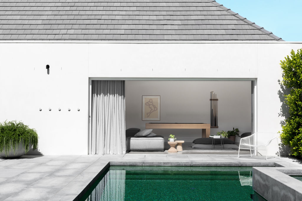 The Elwood Residence pool allows the owners to entertain inside and outside simultaneously. Photo: Martina Gemmola