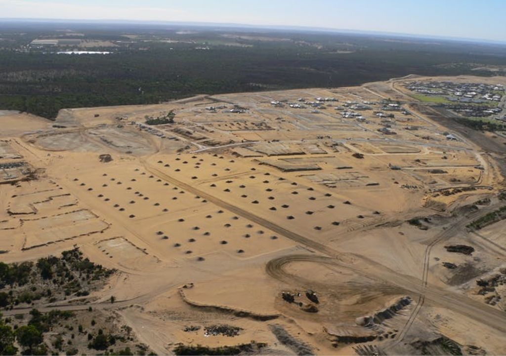 The problems of sprawl: contractors clear once biodiverse land on the edge of Perth for a new suburb. Author provided. Photo courtesy of Donna Broun, Richard Weller