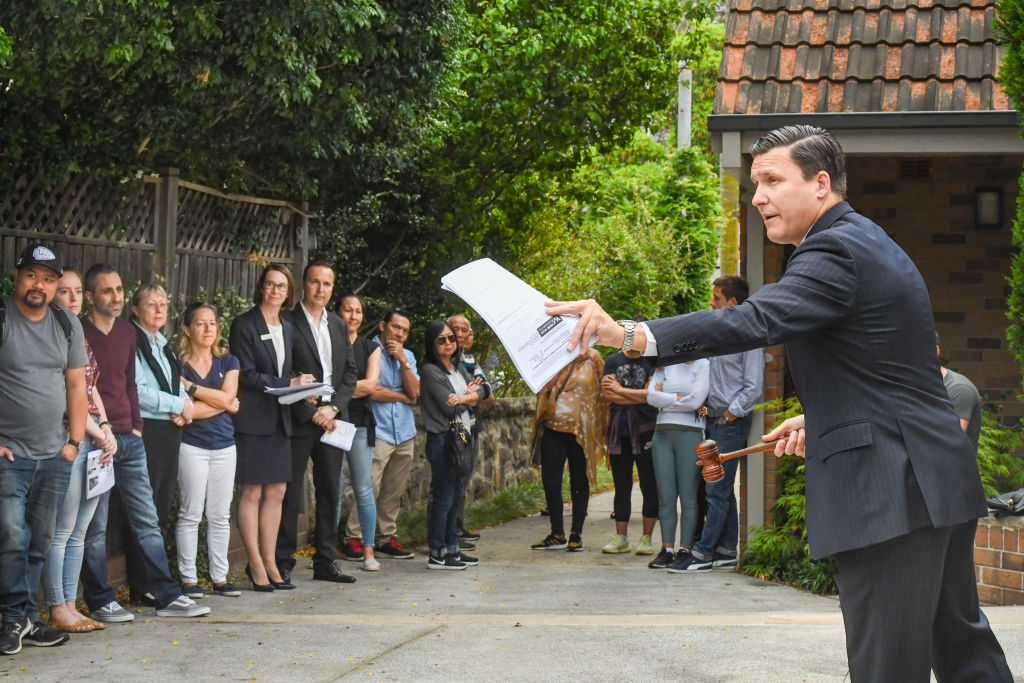 Domain Saturday Auction Sydney. Story by Tawar Razaghi- Auction by Raine & Horne Lane Cove of a 4  bedroom townhouse at  2/13 Ferry St, Hunters Hill. Photo shows, Auctioneer Peter Matthews during the successful auction.  Photo by Peter Rae. Saturday 23 November, 2019.
