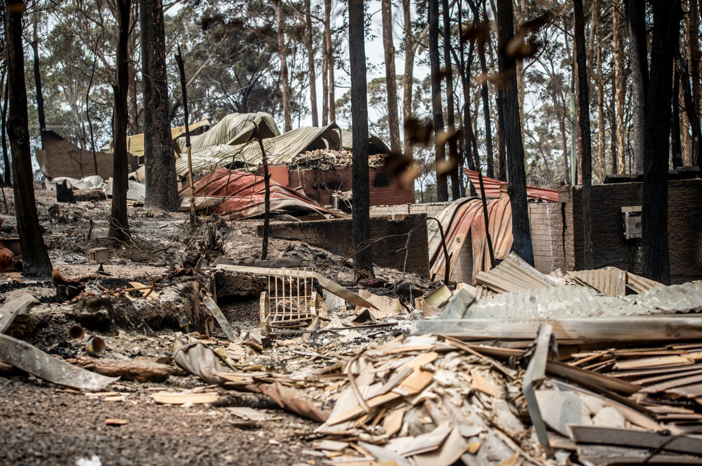 Avoid building new homes in bushfire-prone areas, new report warns