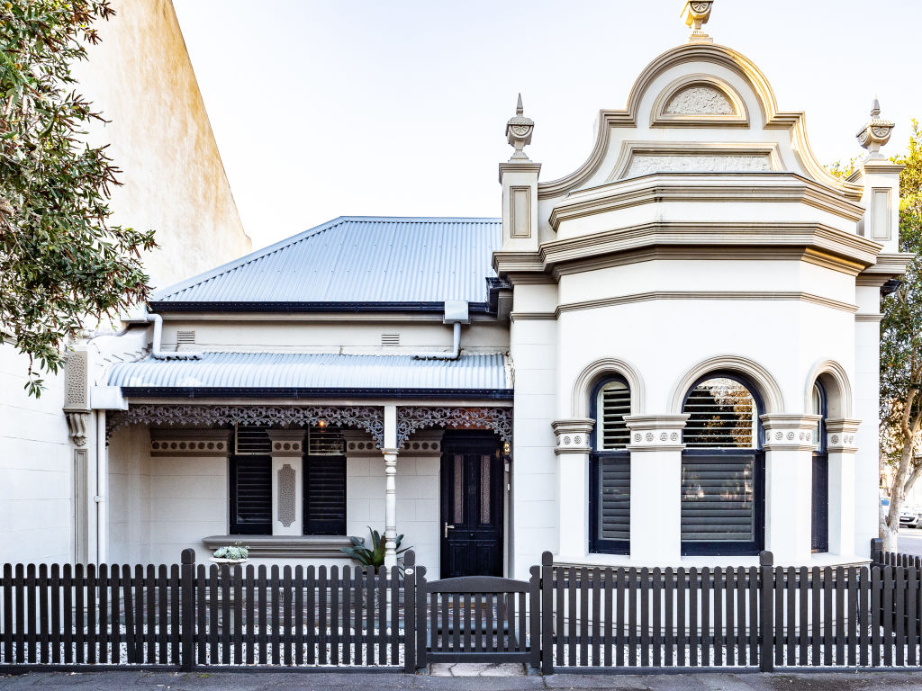 Hayes House is a tastefully renovated three-bedroom Victorian residence in Cooks Hill, Newcastle.