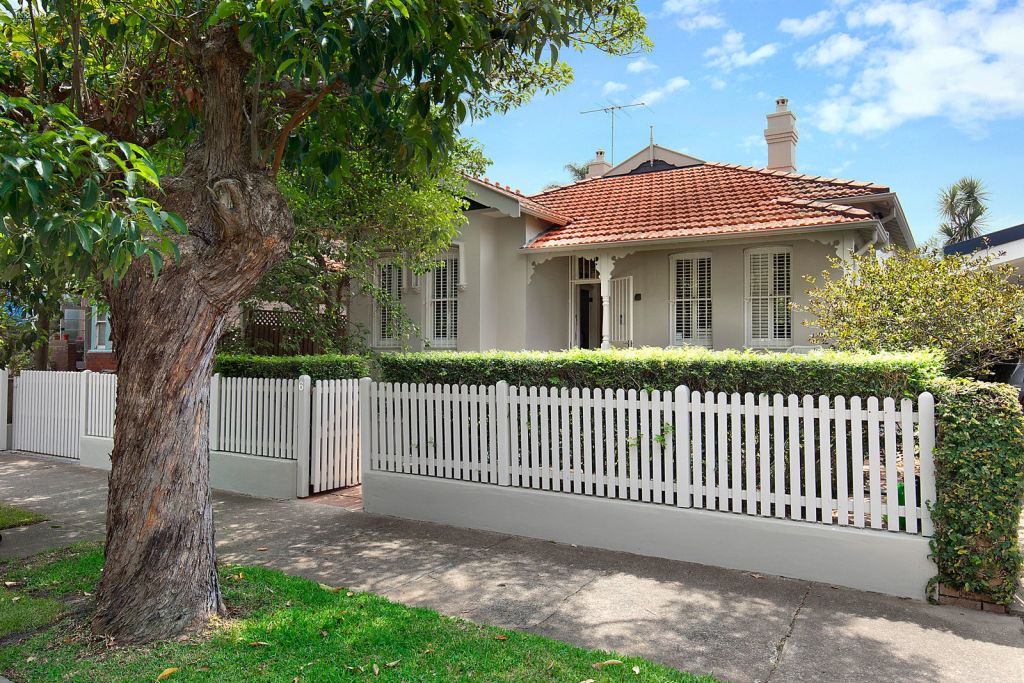 Anna Cleary, daughter of Lady Fairfax, sells her home for $650k over reserve
