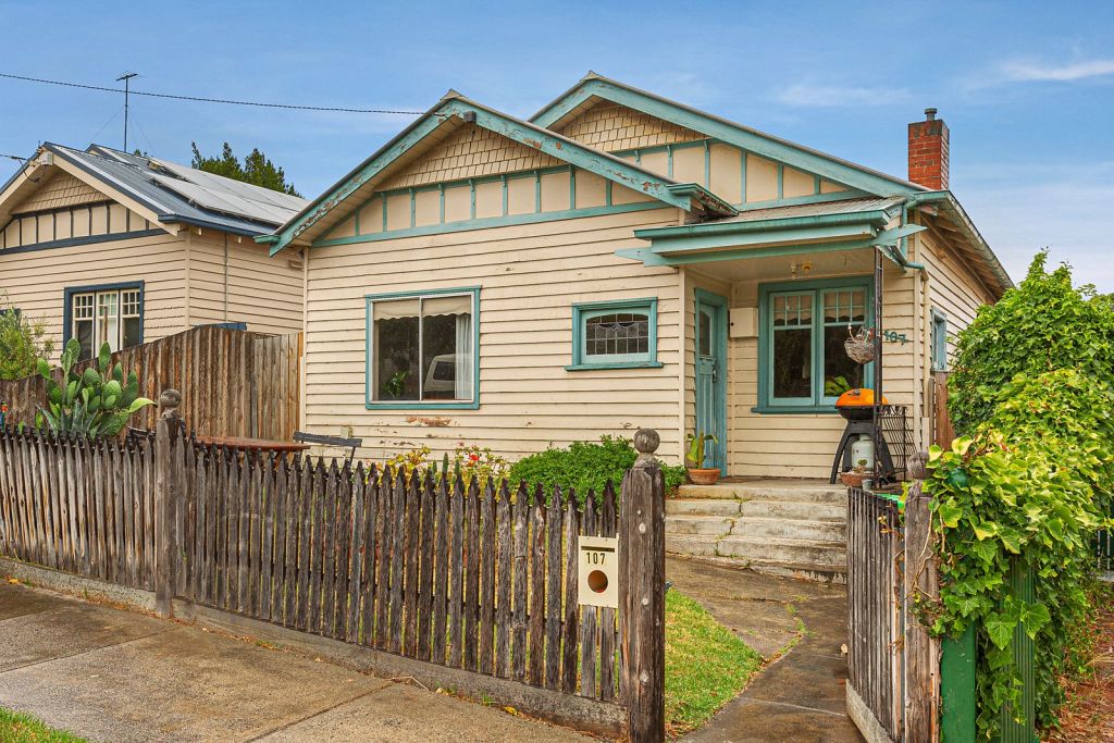 Buyers competed for the weatherboard cottage, despite its dated condition. Photo: Nelson Alexander Brunswick