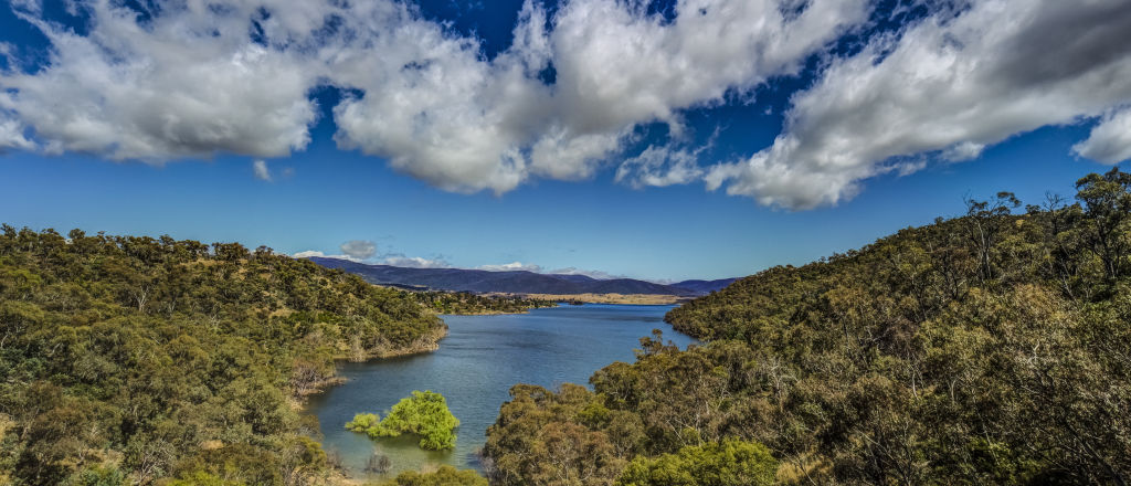 Lake Jindabyne, Kosciuszko National Park. Photo: Murray Vanderveer / Destination NSW