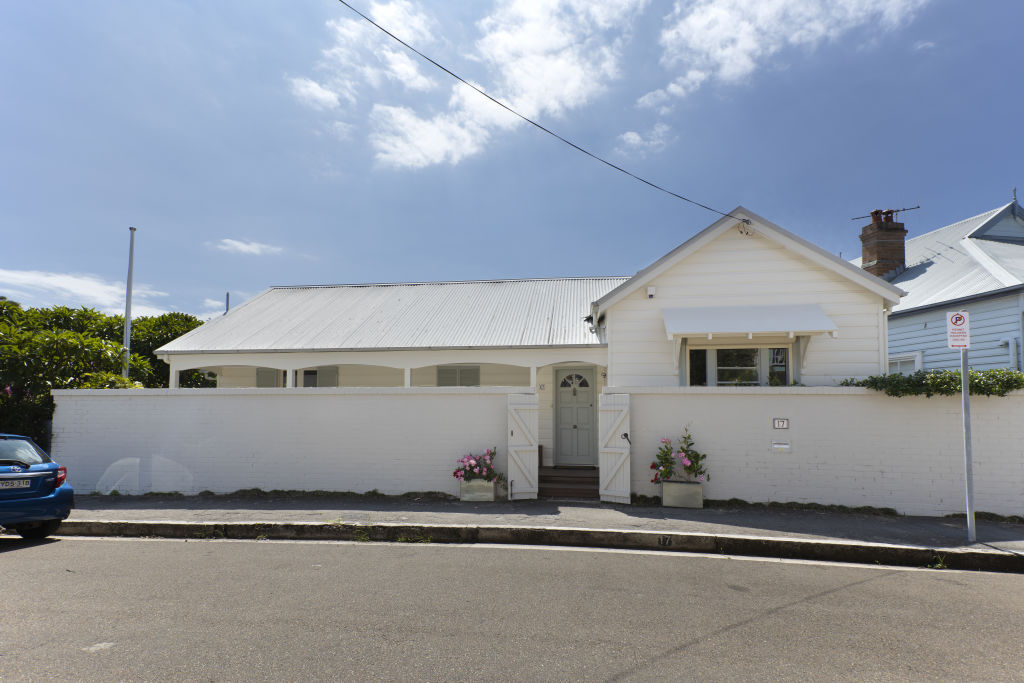 The Watsons Bay property of John and Susie Menadue last traded i20 years ago for $1,375,000.