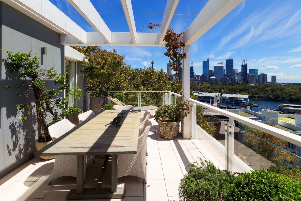 Potts Point Come for the celebrity, stay for architecture and village