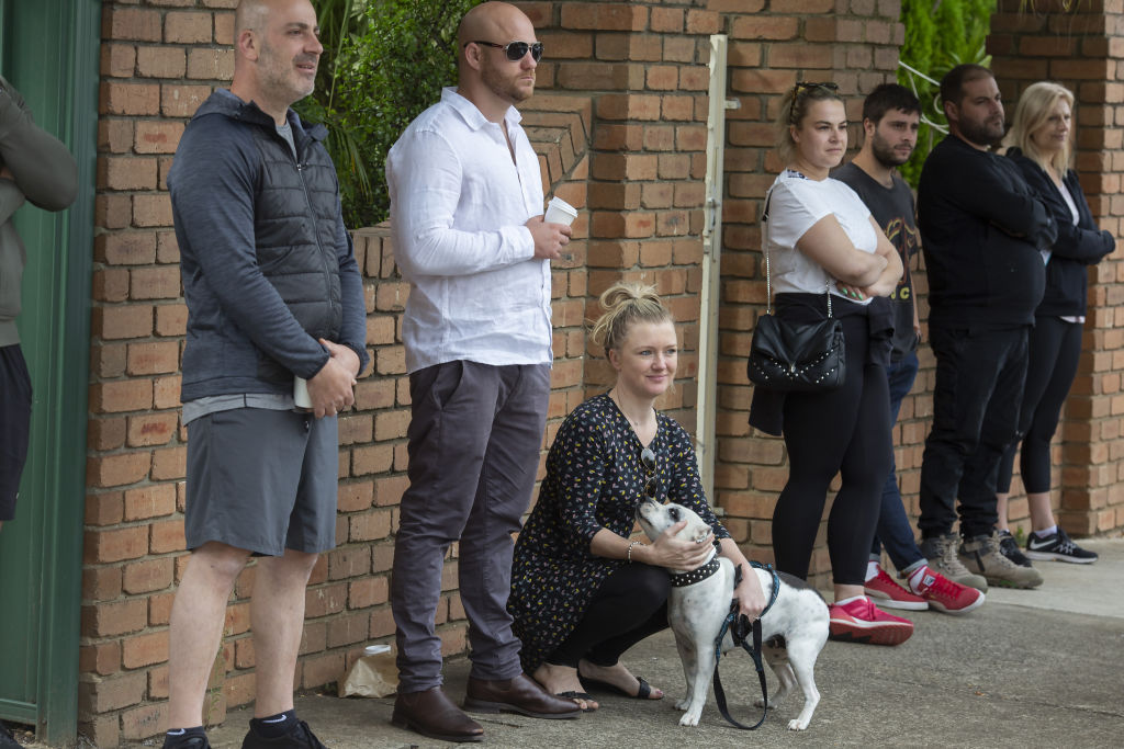 Spectators were still present for Melbourne auctions today.  Photo: Stephen McKenzie