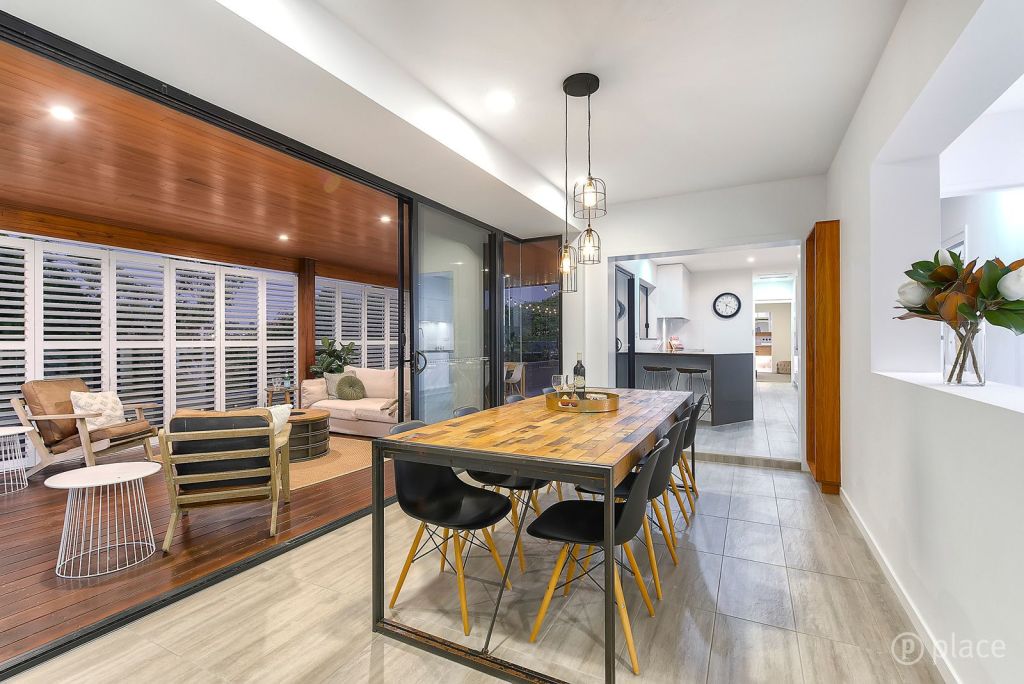 9/36 Rolle Street, Holland Park West. Photo: Place Estate Agents Coorparoo