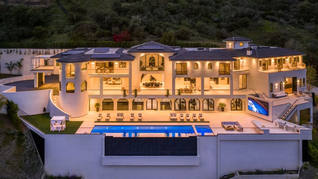 The Bel Air mansion dubbed as UNICA has eight bedrooms and 21 bathrooms. Photo: Compass, Hilton & Hyland and Westside Property Group