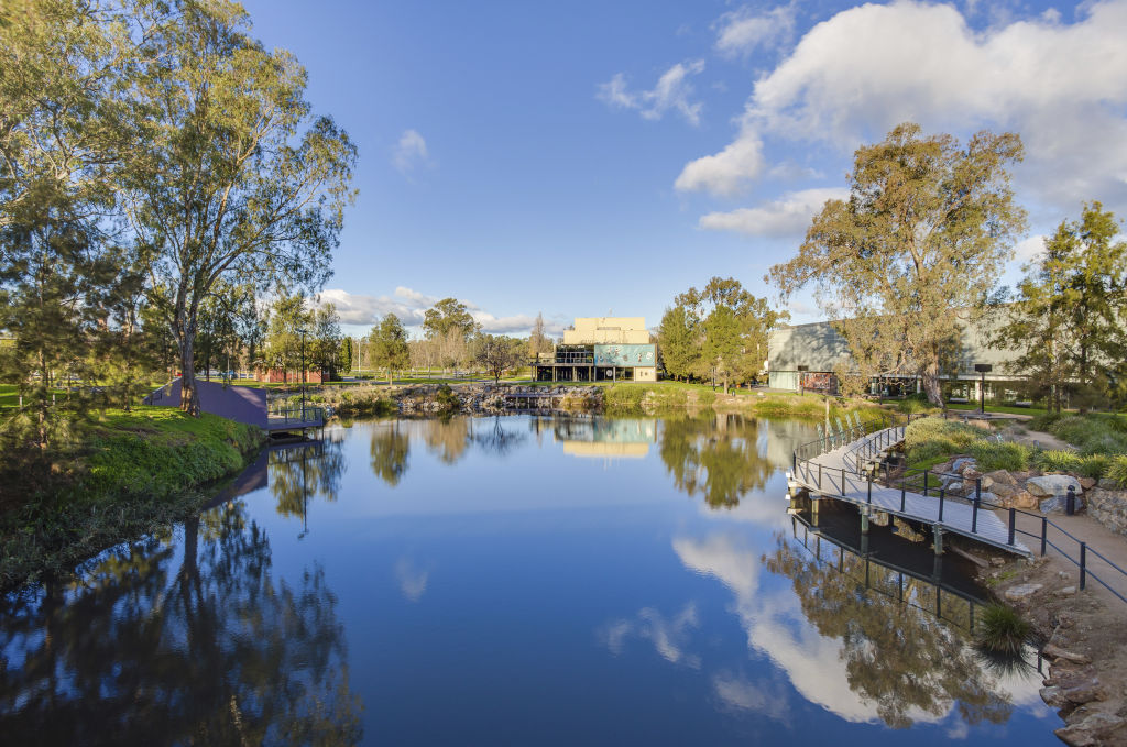 Wollundry Lagoon, looking towards the Civic Theatre, Wagga Wagga. Photo: Destination NSW / Matt Beaver Photography