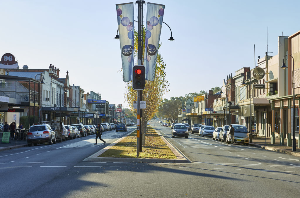 Fitzmaurice Street in Wagga Wagga. Photo: Destination NSW / Michael Frogley