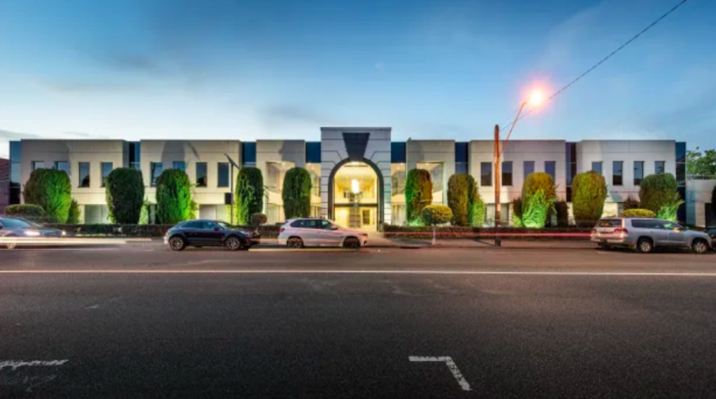 Woolworths mixes it up in Glen Iris