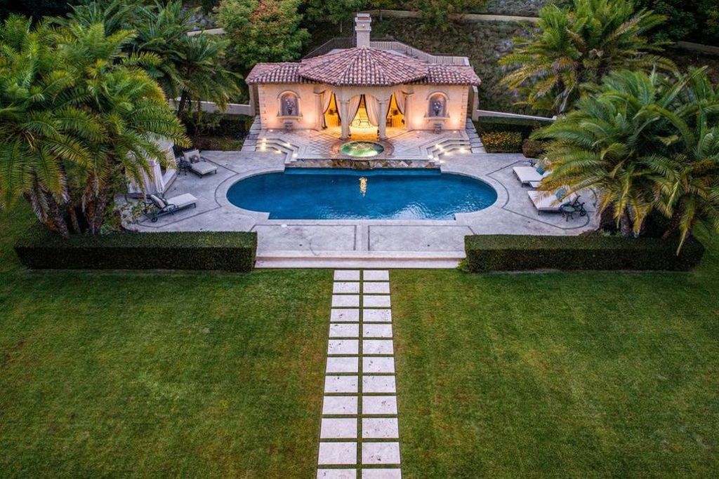 The stylish Grecian-inspired pool and spa. Photo: Realtor.com