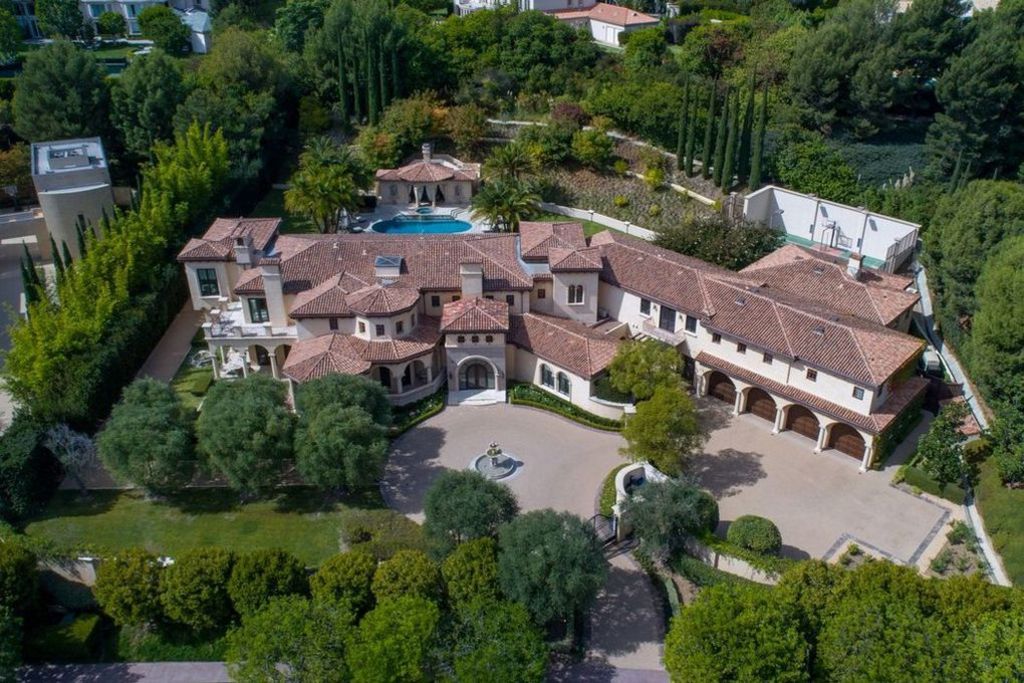 Modern Family star Sofia Vergara splashes $38m on Beverly Hills mansion