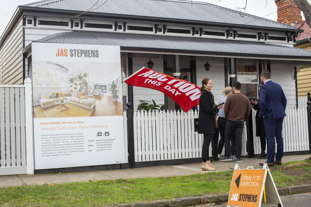 Auction for 50 Austin Street, Seddon. Auctioneer Craig Stephens