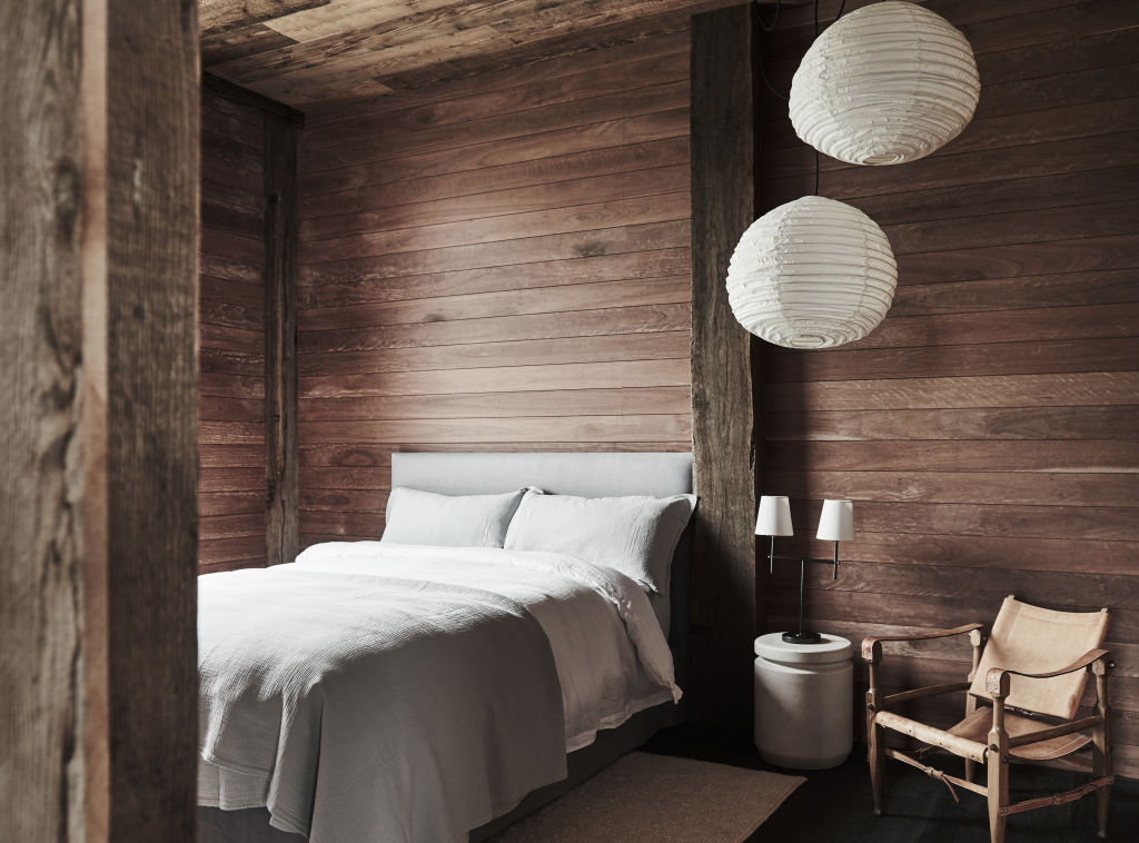 Most notably, the use of varying timbers showcases a breathtaking scene. Styling: Tess Newman Morris. Photo: Lisa Cohen