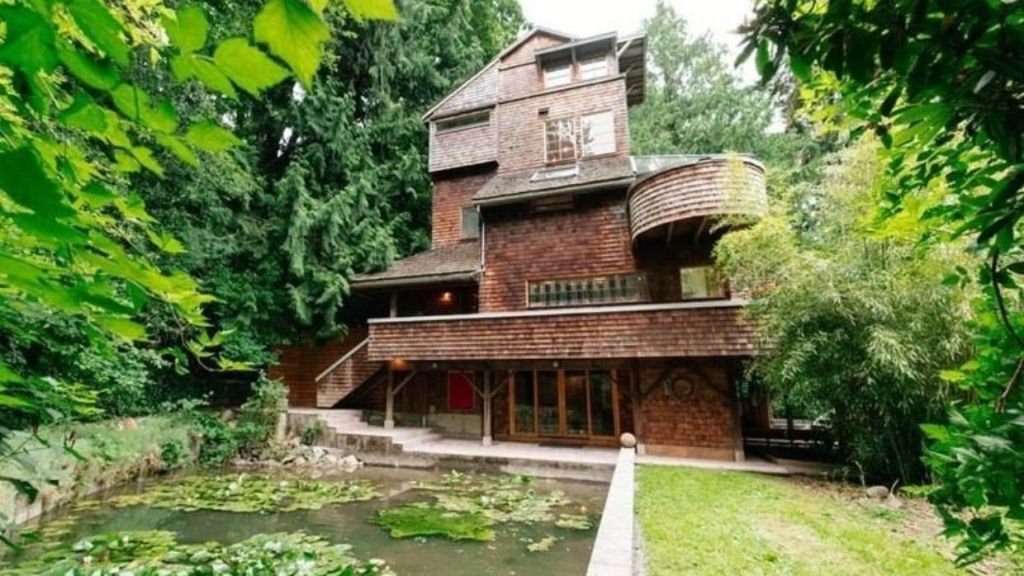 The ground level opens out to an outdoor pond. Photo: Zillow/Erik Hecht