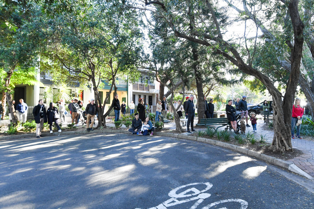 Part of the large turnout for the Alexandria auction. Photo: Peter Rae