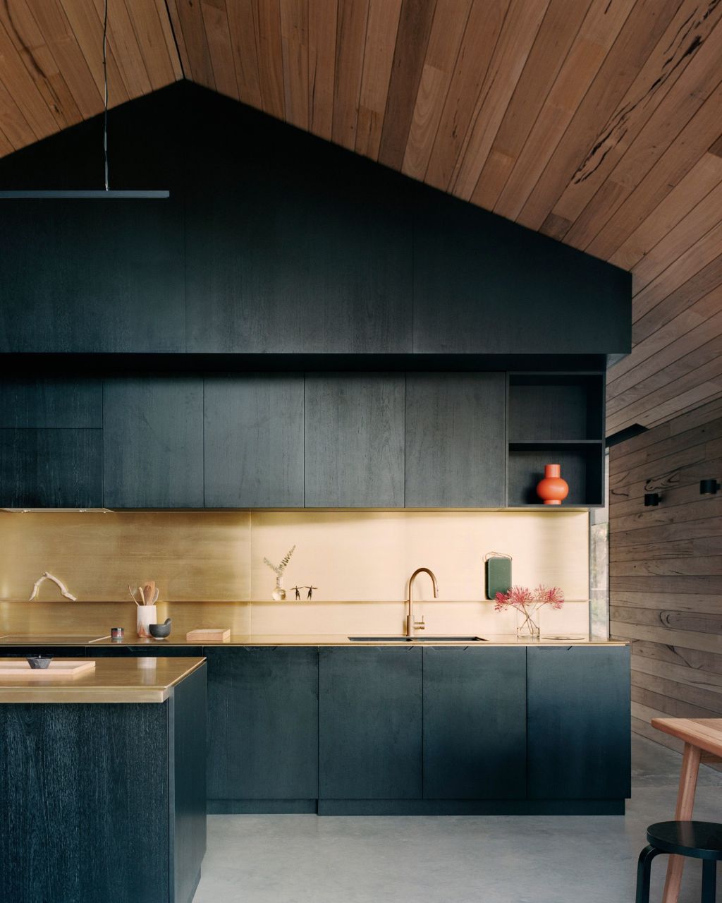The kitchen comes with a brass splashback. Photo: Rory Gardiner