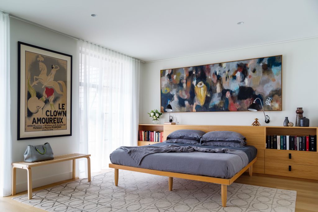 Buyers love main bedrooms with en suites, and the more bathrooms, the better. Photo: Justin Alexander