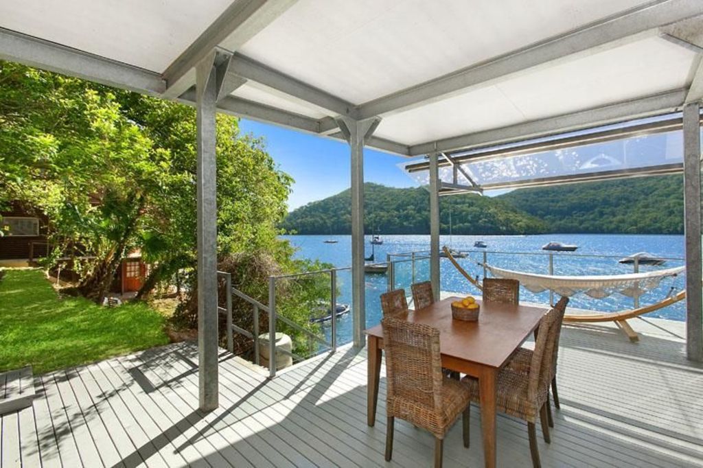 Artist Tracy Greenstone has sold her Cottage Point house for $4.25 million.