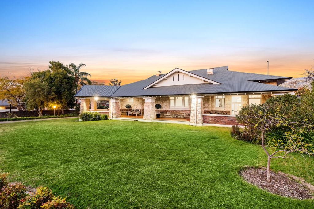 Fitness entrepreneur Kayla Itsines lists Adelaide house for sale