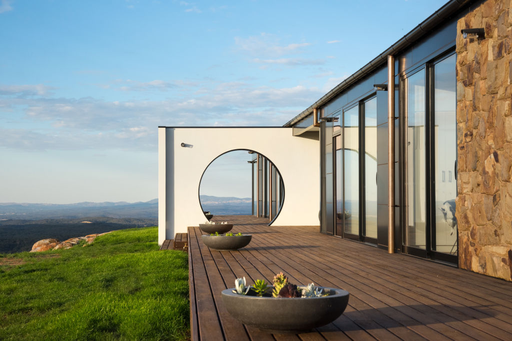 The minimal design of Sky High enriches the spectacular landscape and mountain ranges. Photo: Tim &amp;amp; Sophie Loft
