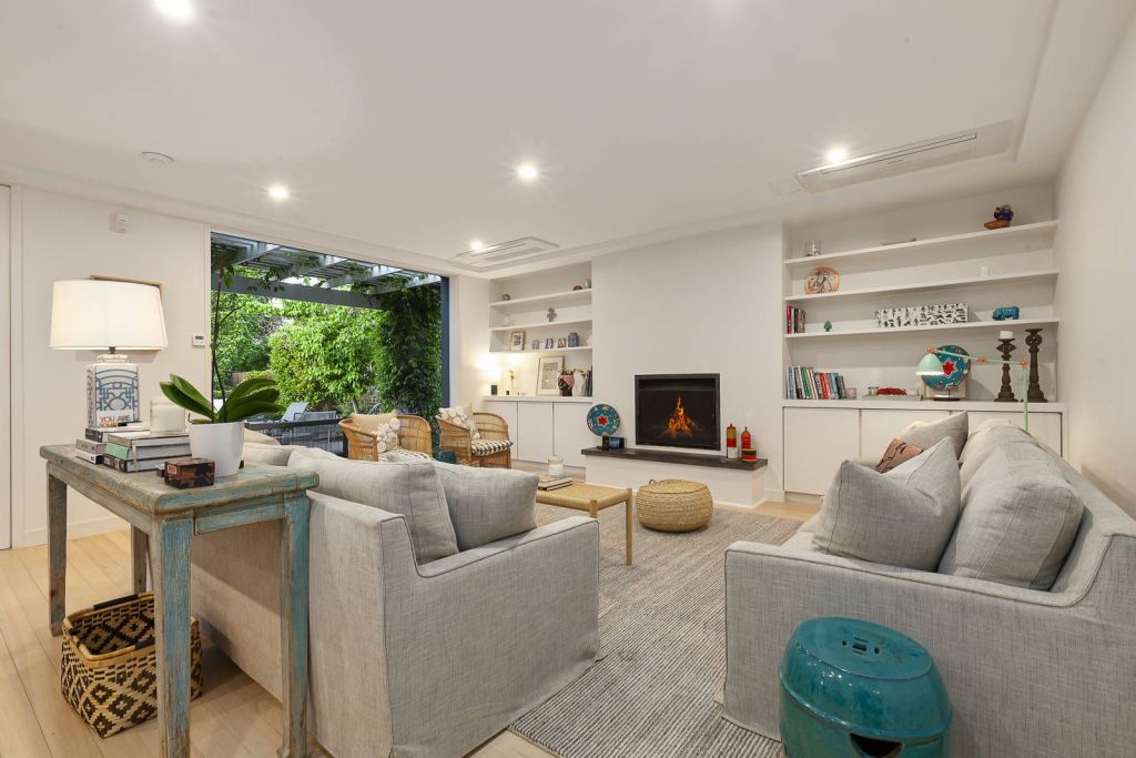 The Toorak home was first listed last November with a guide of $7 million. Photo: RT Edgar Toorak