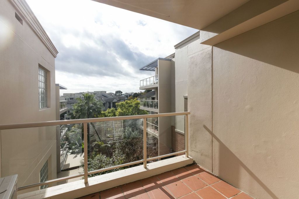 Mitchell Harper's Balmain Shores apartment last traded for $385,000 in 2006.