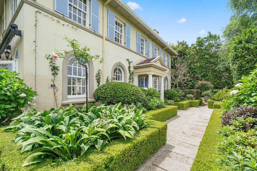 The 1920s Bellevue Hill home of Ron Murray and his wife Pamela sold on Friday.