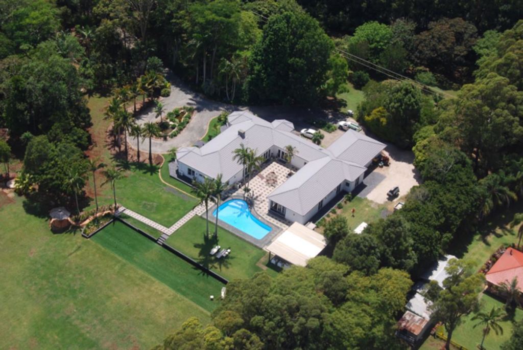 Liam and Luke Hemsworth join Chris to buy into Byron Bay
