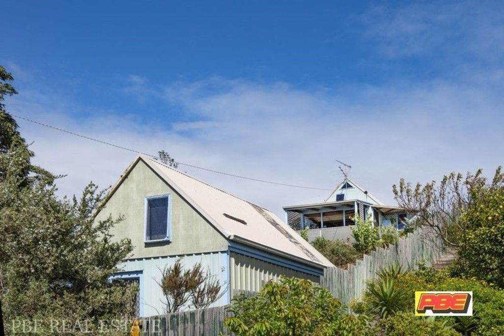 A Venus Bay beach house at 5 Peters Street sold for $380,000.