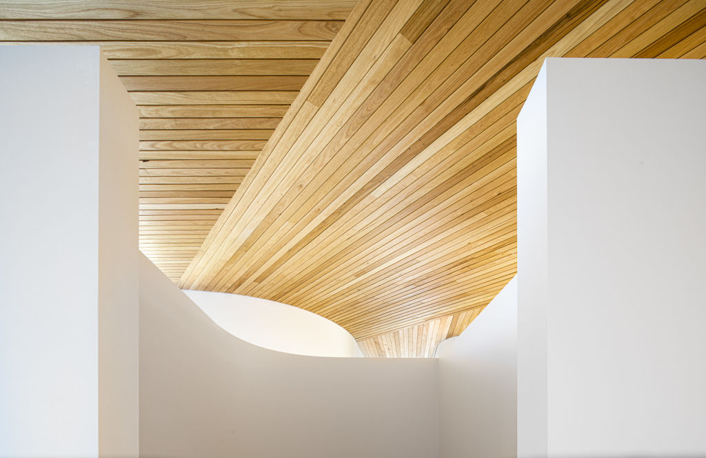 The complexity of the silvertop ash lining to the ceiling belies the simplicity of the spaces. Photo: Peter E Barnes